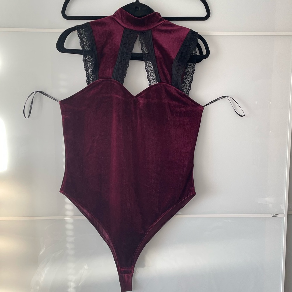 NWOT 💚 (Deal in Description) Forever 21 Velvet halter bodysuit  - Size 0XL